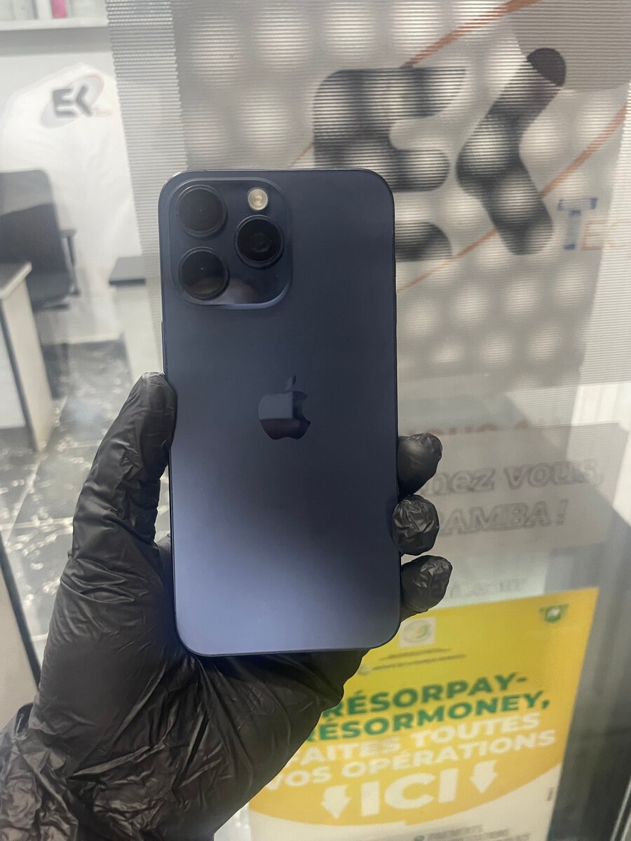 iPhone 15 pros max 256 go