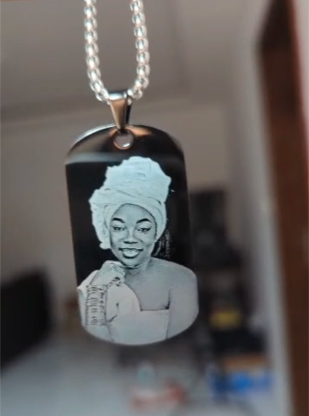 Pendentif loup en acier