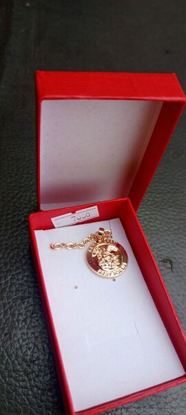Pendentif en or avec chaîne élégante