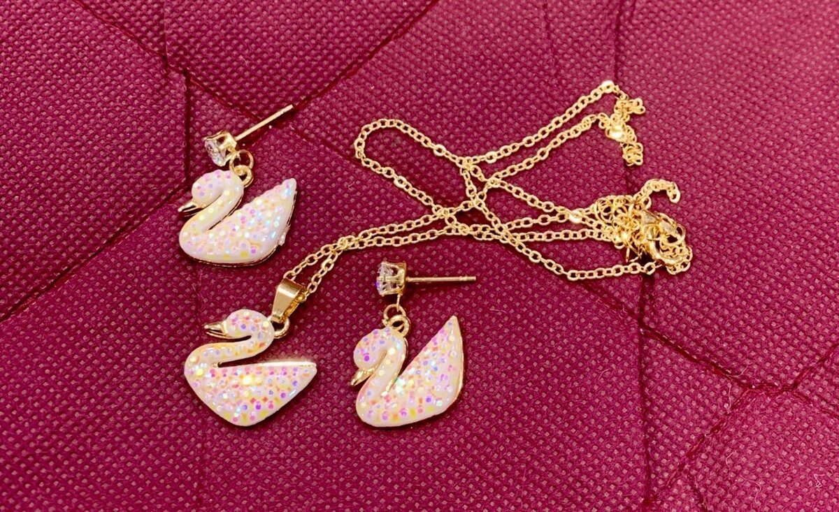 Swan Pendant with Earrings