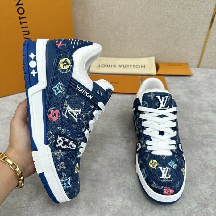 LOUIS VUITTON SNEAKER