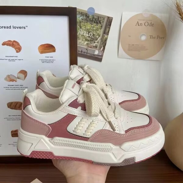 Baskets de femme vendu avec carton