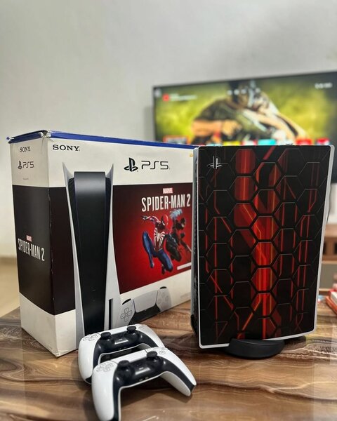 PS5 Standard [ Disc Version 825GB Storage]