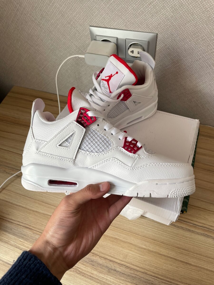 Air Jordan 4