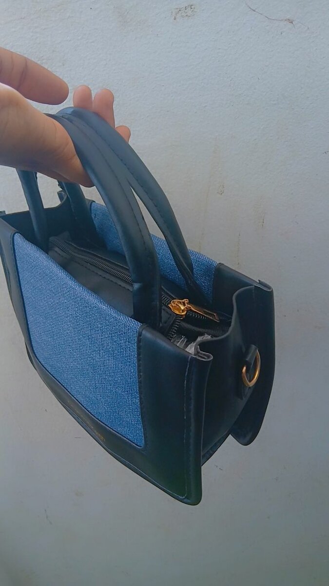 Sac à main bleu élégant