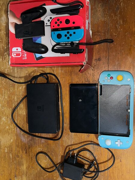 Nintendo Switch OLED cracker