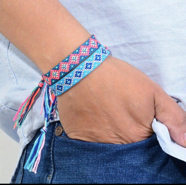 Bracelets tendance tissés colorés