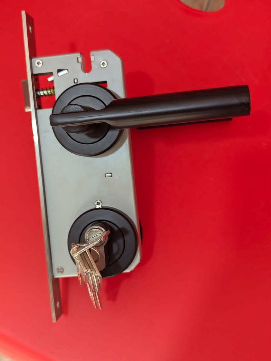 Separate  handle  door lock