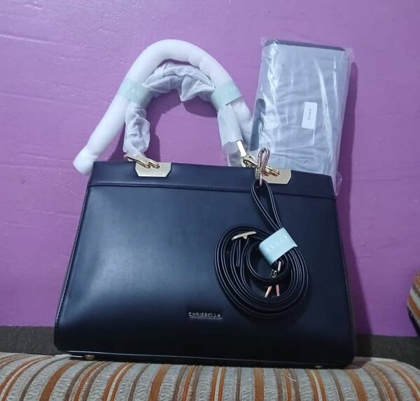 Sac à main en cuir noir élégant pour femme
