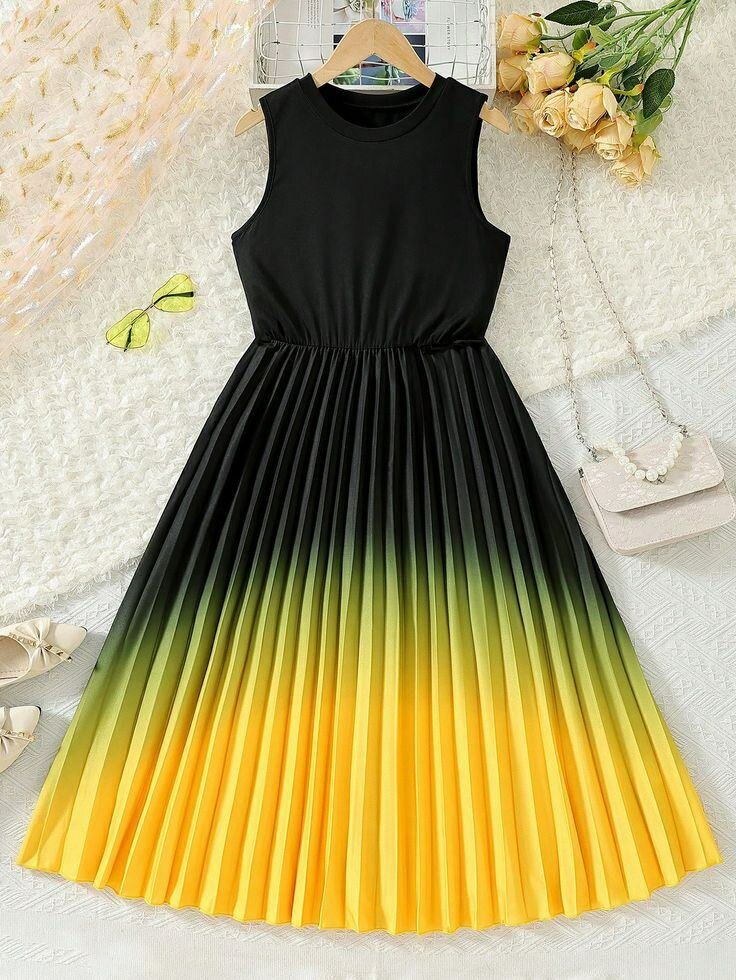 Robe Colorée Plissée Élégante