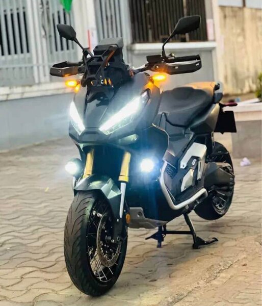 Scooter aventure haute performance