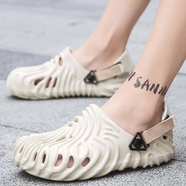 SUMMER SLIPPERS