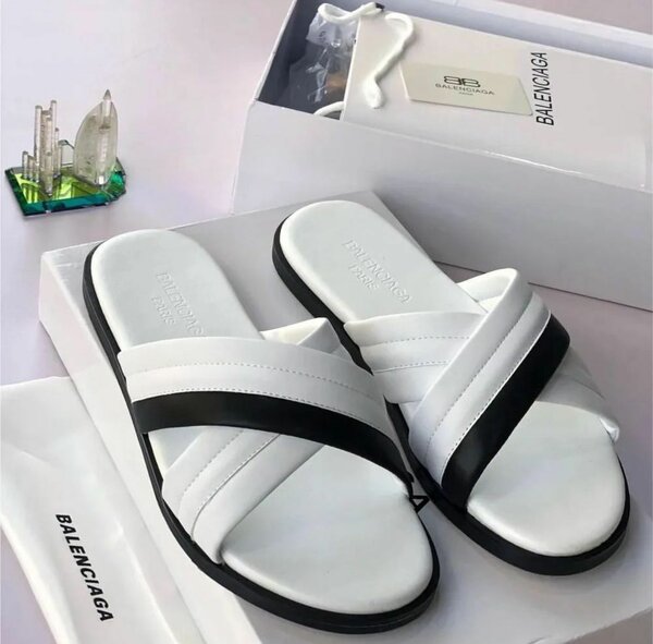 Solid branded slippers