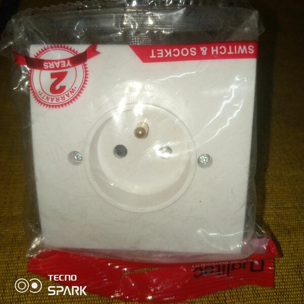 Prise murale électrique