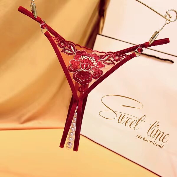 String sexy en dentelle florale