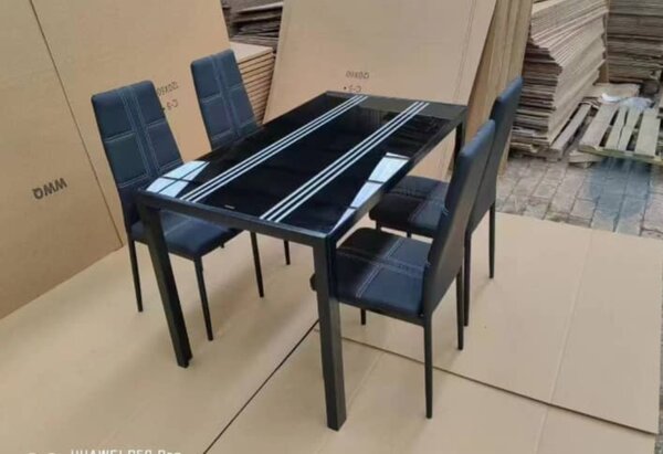 Table à manger moderne noire