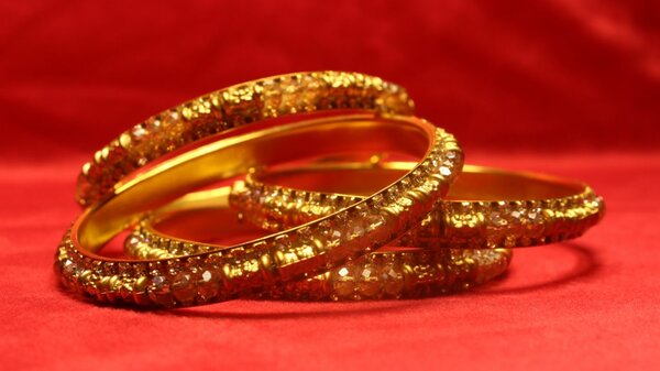 Casual Antique Golden Color Design Bangles