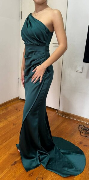 Изумрудное вечернее платье