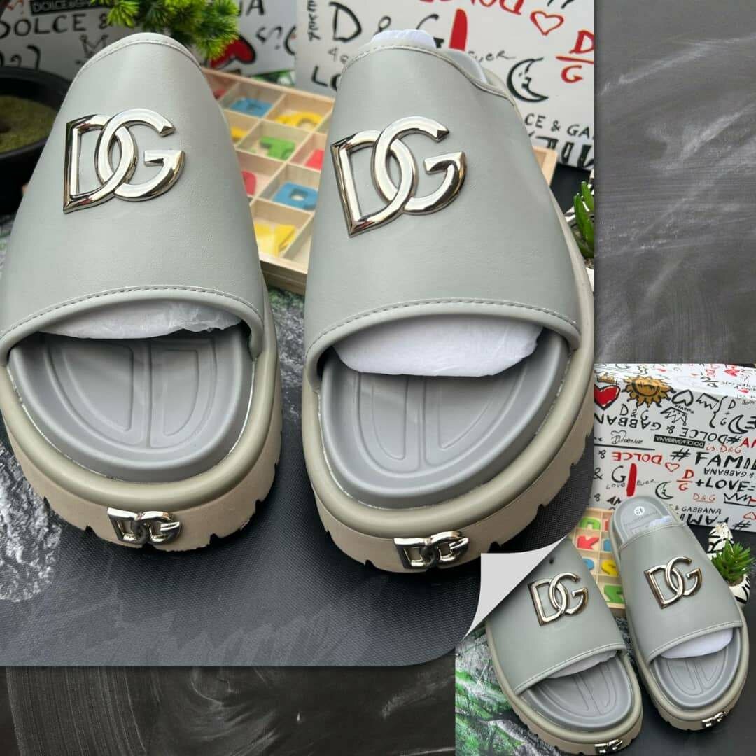 Branded fashion slippers