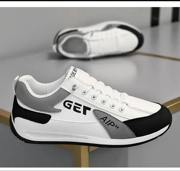 Sneakers sport blancs et gris