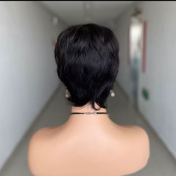 Perruque courte noire élégante