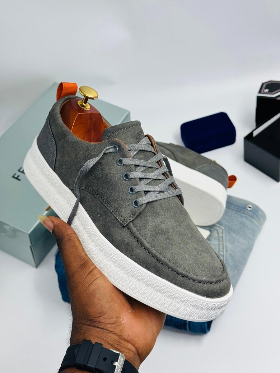 TIMBERLAND GREY AND WHITE