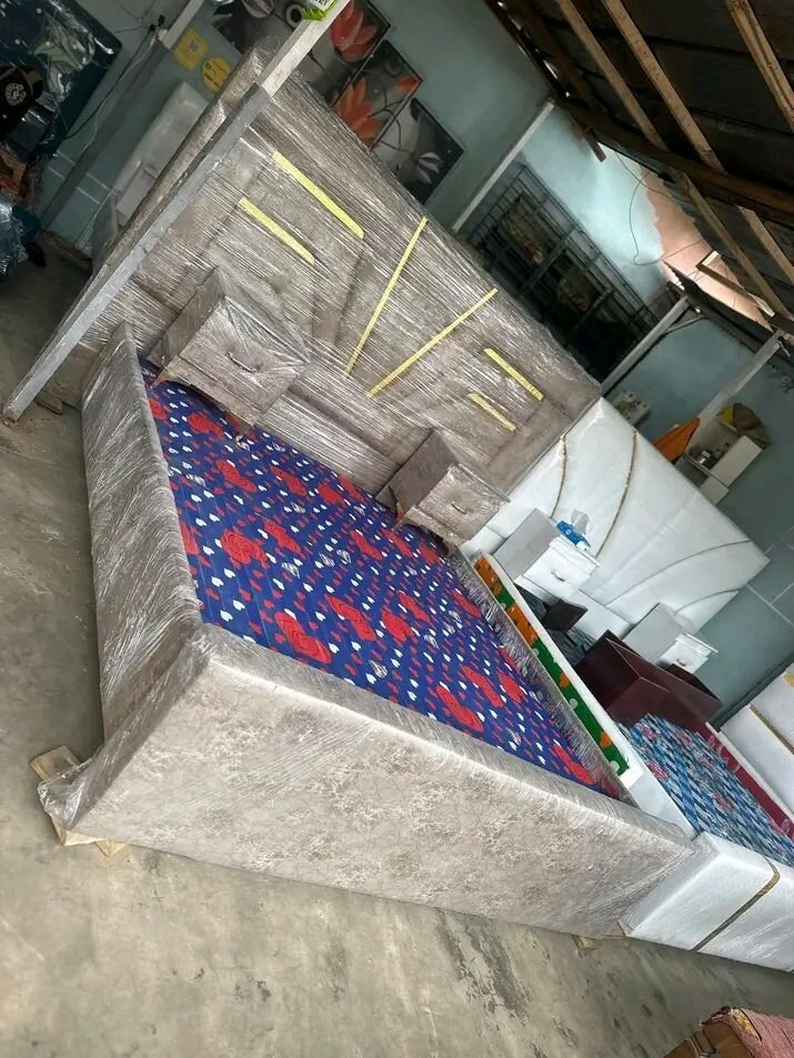 Lit double moderne capitonné