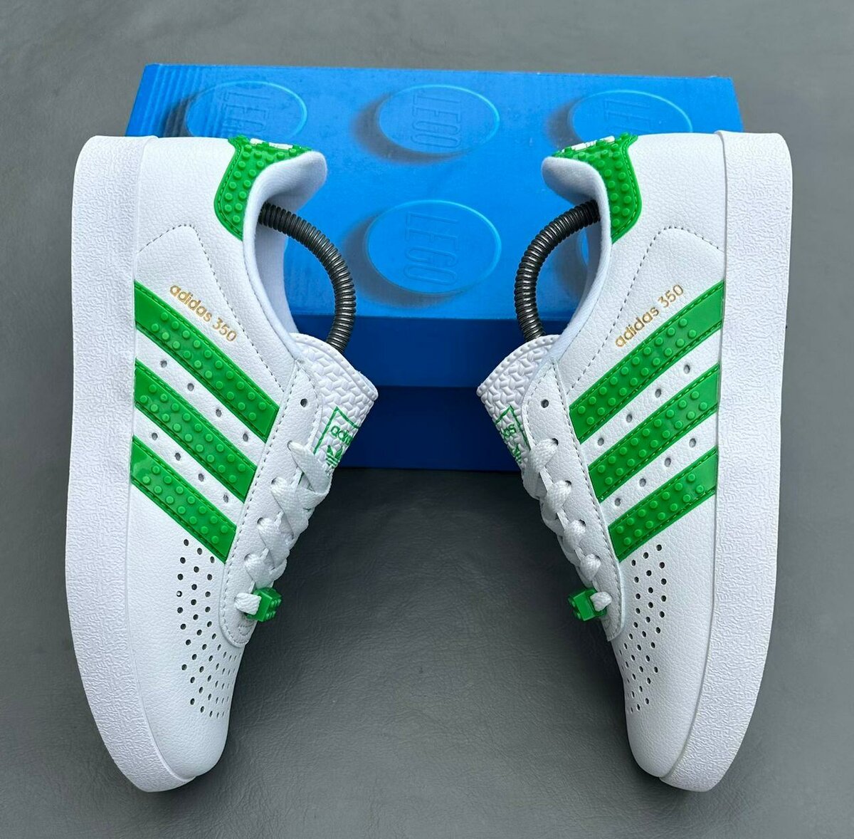 Sneakers blancs et verts Adidas 350