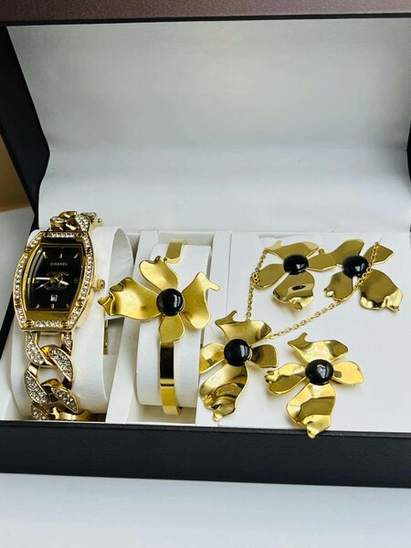 Ensemble Bijoux et Montre Doré