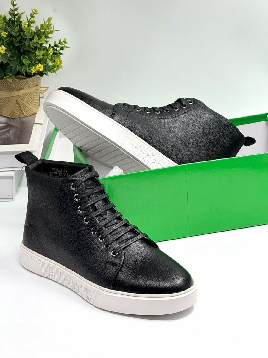 TIMBERLAND BLACK AND WHITE