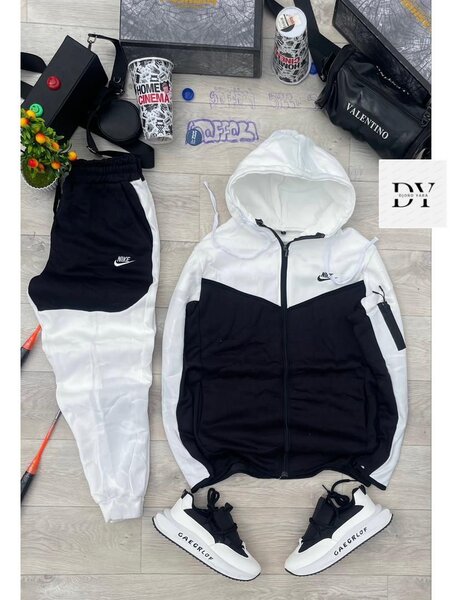 Ensemble jogging noir et blanc