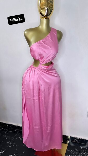 Robe asymétrique rose tendance