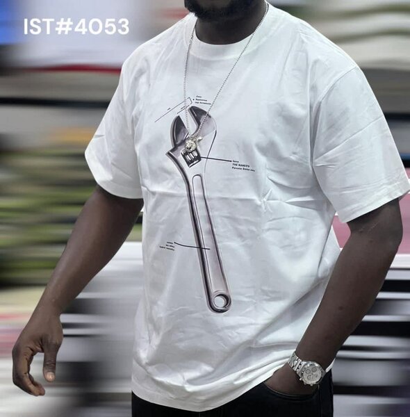 T-shirt graphique clé à molette