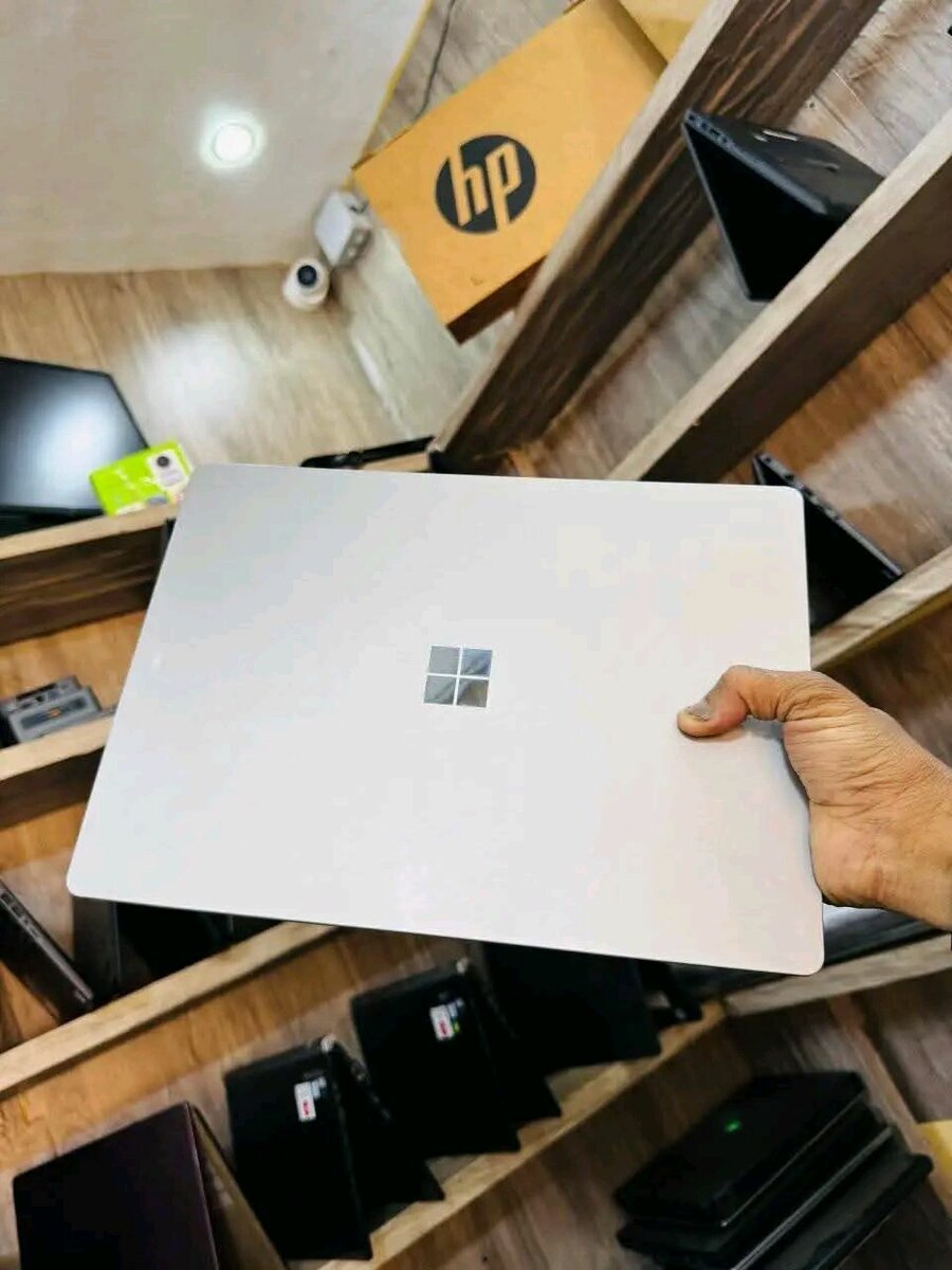 Ordinateur Portable Ultra-Léger