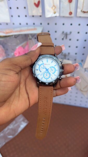 Montre élégante cuir marron