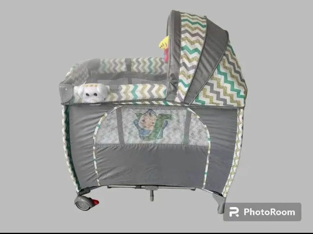 Lit de bébé pliable