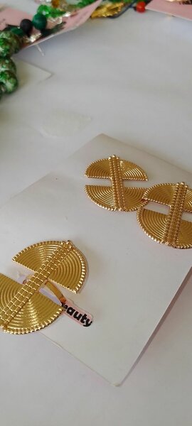 Boucles d'oreilles dorées design