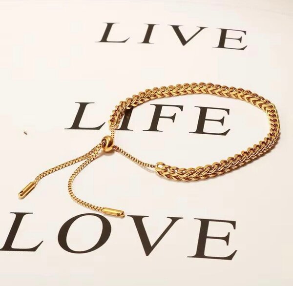Elegant Gold Chain Bracelet