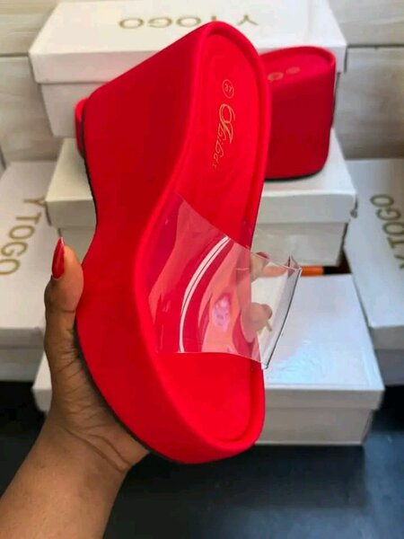 Mules compensées rouges élégantes