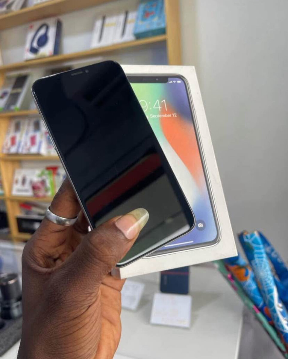 iPhone X 64GB Argent Débloqué