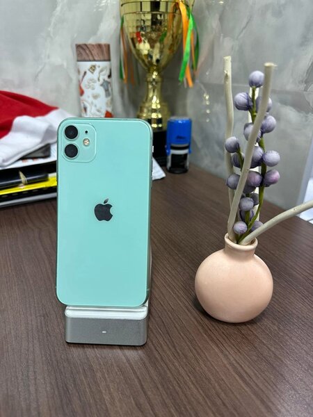 iPhone 11 64giga tout passe propre