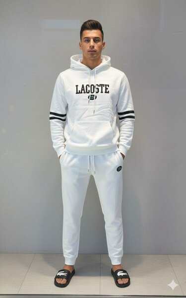 Sweat à capuche Lacoste élégant