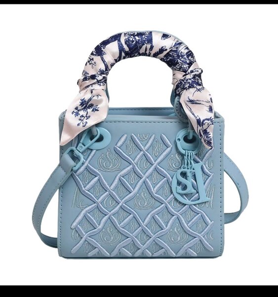 Sac à main élégant avec foulard