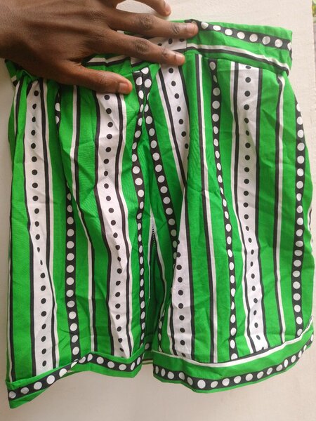 Shorts à motifs rayés verts