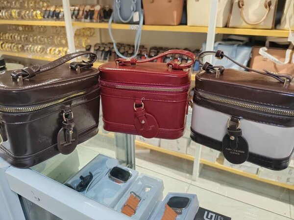 Sac à main élégant avec foulard