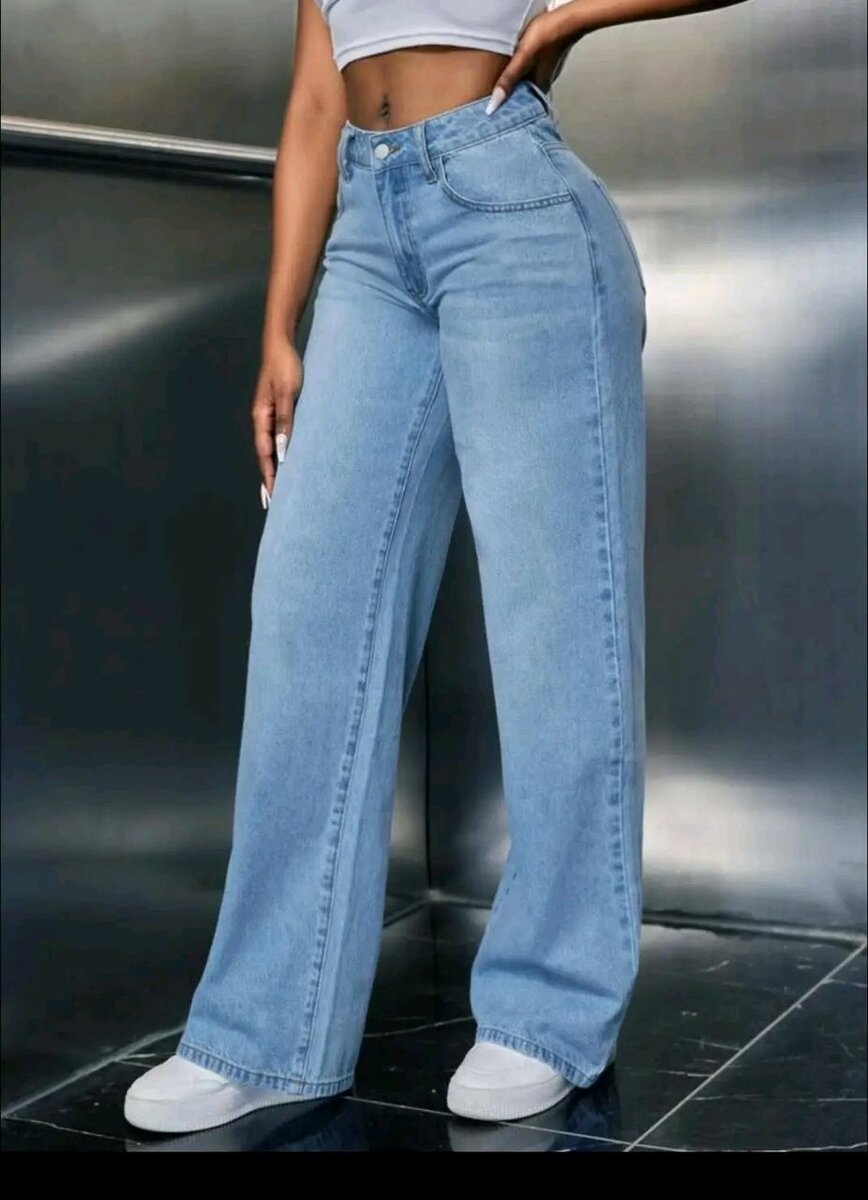 Jean large découpe femme