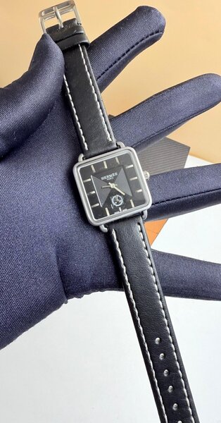 Montre Homme Carrée Élégante