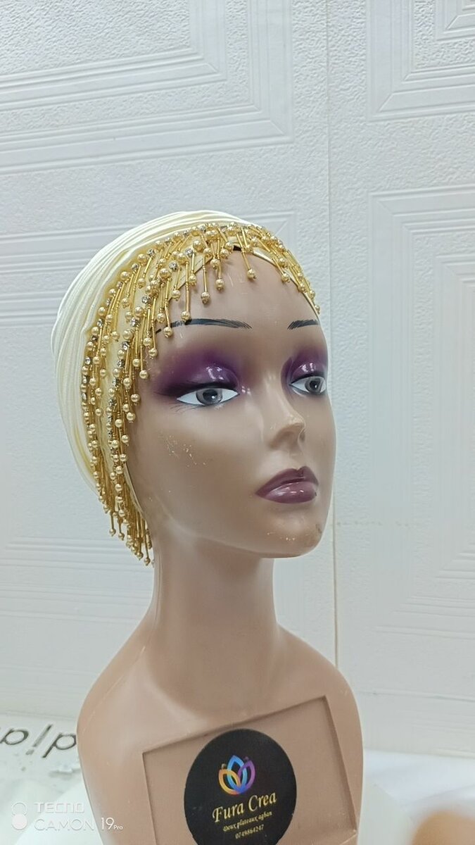 Turban élégant doré perles