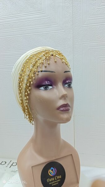 Turban élégant doré perles