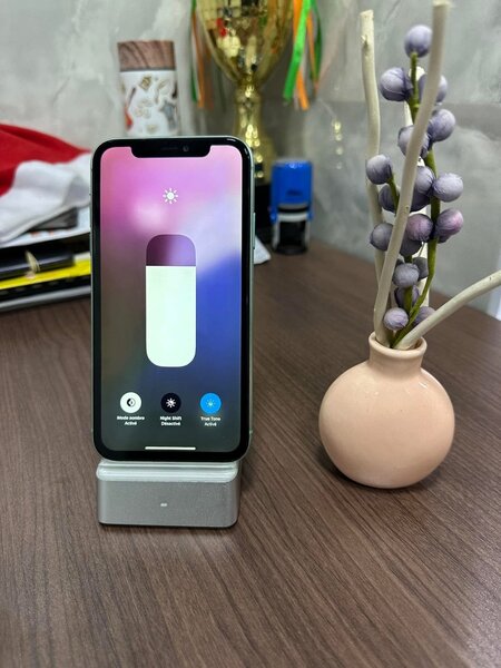 iPhone 11 64giga tout passe propre